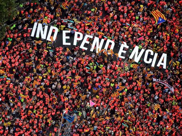 Lautan Manusia di Barcelona yang Serukan Kemerdekaan Catalonia