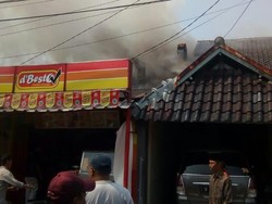 Kedai Ayam Goreng di Pesanggrahan Kebakaran
