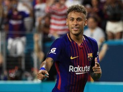 Neymar pun tersangkut kasus pajak. Manajemen Barcelona dituding ikut terlibat dengan menutupi harga beli Neymar dari Santos hingga dihukum dua tahun penjara dan denda sebesar 10 juta euro.  (Mike Ehrmann/Getty Images)