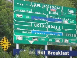 Bertumpuk, Rambu Lalu Lintas di Kanada Ini Bikin Bingung