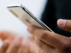iPhone X dengan USB-C Pertama di Dunia Terjual Rp 1,2 Miliar