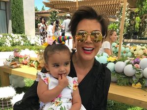 Momen Manis Saat Kris Jenner Momong Cucu