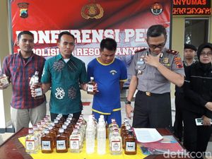 Polisi Ciduk Distributor dan Ratusan Botol Miras Palsu di Banyumas Polisi Ciduk Distributor dan Ratusan Botol Miras Palsu di Banyumas