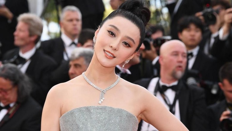 3 Teori perihal Hilangnya Artis Terkaya China Fan Bingbing 3 Teori perihal Hilangnya Artis Terkaya China Fan Bingbing