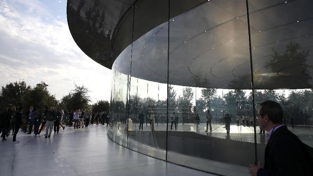 LIVE: Momen Kemunculan iPhone 11 dengan Tiga Kamera