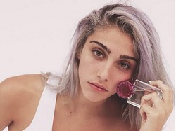 Putri Madonna Mesra-mesraan dengan Kekasih di Pantai Meksiko