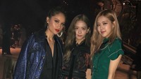 8 Gaya Stylish Cinta Laura di New York Fashion Week hingga Bertemu Blackpink
