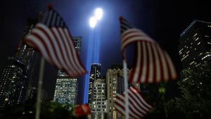 Penampakan Cahaya Lampu Penghormatan 17 Tahun Tragedi WTC