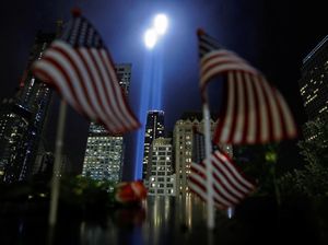 Penampakan Cahaya Lampu Penghormatan 17 Tahun Tragedi WTC