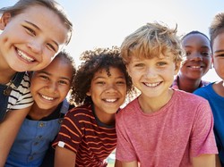 6 Cara Latih Anak Menghargai Perbedaan dan Berpikiran Terbuka