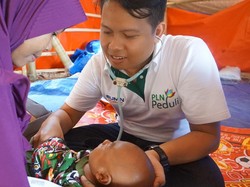 Lalui Medan Berat, Dokter Ini Sambangi Korban Gempa Lombok di Pelosok