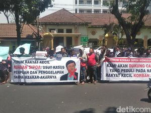 Puluhan Warga Tuntut Kasus Pasar Turi dan Penipuan Sipoa Diusut Tuntas Puluhan Warga Tuntut Kasus Pasar Turi dan Penipuan Sipoa Diusut Tuntas