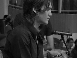 Jejak Keartisan Ozzy Albar yang Kembali Berbunyi karena Narkoba