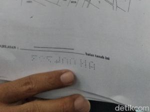 Penjelasan Tetangga Depan Rumah Pak Eko yang Terblokade Tembok Penjelasan Tetangga Depan Rumah Pak Eko yang Terblokade Tembok