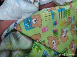 Bayi Terbungkus Selimut Ditemukan Pemulung, Kondisi Masih Hidup