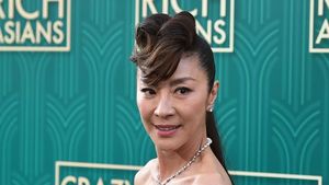 Foto: Pesona Michelle Yeoh yang Tak Pudar di Usia 56