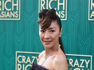 Foto: Pesona Michelle Yeoh yang Tak Pudar di Usia 56 Foto: Pesona Michelle Yeoh yang Tak Pudar di Usia 56