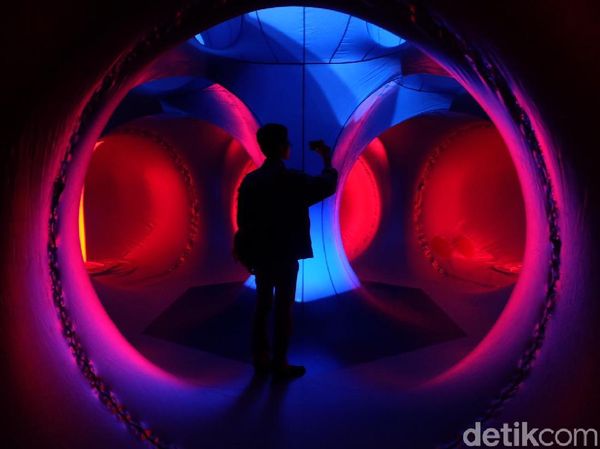 Terhipnotis Labirin Balon Raksasa di Tengah Mal Taman Anggrek