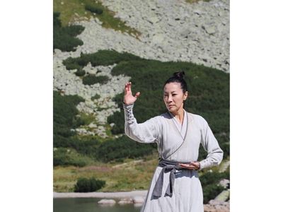 Michelle Yeoh, Pemeran Eleanor di Crazy Rich Asians yang Jago Kung Fu