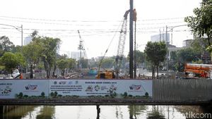 Melihat Proses Pengerjaan Revitalisasi Sungai Ciliwung