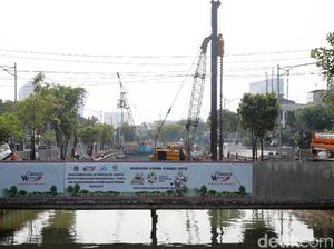 Melihat Proses Pengerjaan Revitalisasi Sungai Ciliwung