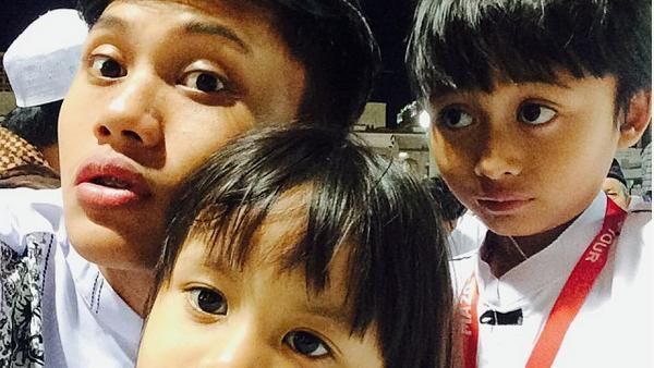 Foto-foto Ini Buktikan Kompaknya Anak-anak Sule