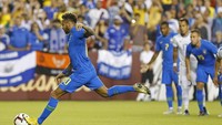 Neymar membobol gawang El Savador lewat titik putih di menit ke-3. Geoff Burke/ USA Today Sports/Reuters.