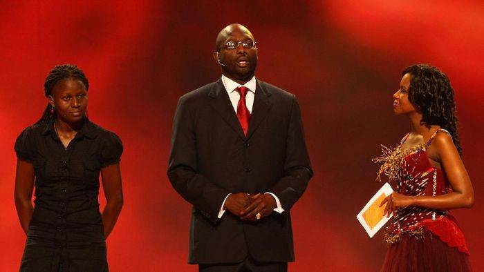 George Weah membela timnas Liberia di usia 51 tahun. (Foto: Shaun Botterill/Getty Images) George Weah membela timnas Liberia di usia 51 tahun. (Foto: Shaun Botterill/Getty Images)