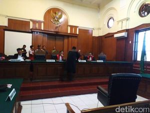 Sidang Tuntutan Dimas Kanjeng Kembali Ditunda Sidang Tuntutan Dimas Kanjeng Kembali Ditunda