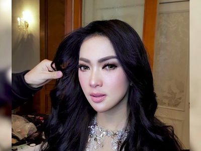 Pose Olahraga Syahrini, Penyanyi dengan Tiket Konser Rp 25 Juta