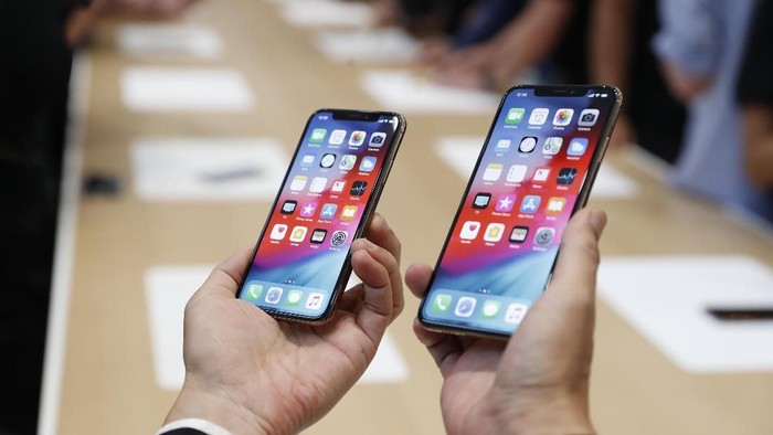 iPhone XS dan iPhone XS Max, review-nya sudah bermunculan (Foto: Stephen Lam/Reuters)