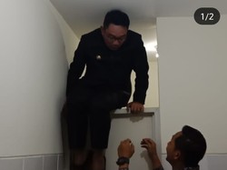 Cerita Ridwan Kamil Terjebak di Toilet yang Pintunya Rusak