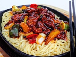 Rasakan Sensasi Hangat hingga Suapan Terakhir Mie Hot Plate di Sini!