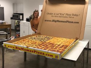 Wah, Pizza Raksasa Ini Bisa Dibeli Lewat Layanan Pesan Antar