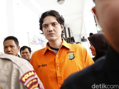 Resmi Ditahan, Ini Penampakan Ozzy Albar di Polda