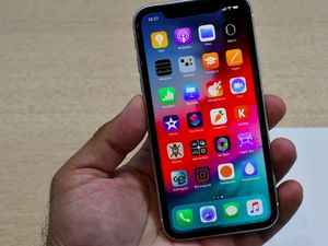 9 Alasan Pilih iPhone XR ketimbang iPhone XS