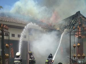 Penunggu Rumah di Cileunyi Tewas Terjebak Kobaran Api Penunggu Rumah di Cileunyi Tewas Terjebak Kobaran Api