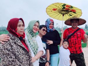 Bukan dari Smule, Istri Sule dan Teddy Sudah Lama Saling Kenal Bukan dari Smule, Istri Sule dan Teddy Sudah Lama Saling Kenal