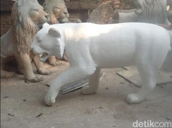 Bukan Hilang, Patung Meong di Sukabumi Dibuat Baru yang Gagah