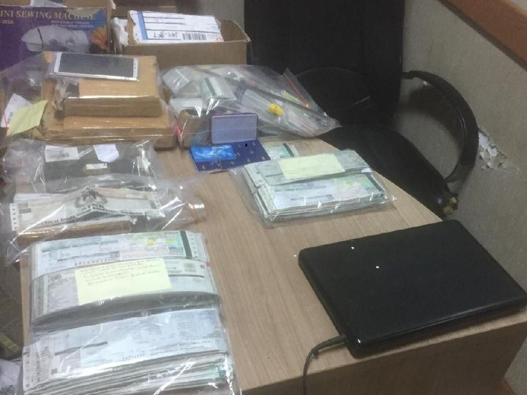 Buka Lapak di Medsos, Sindikat Pemalsu STNK Ditangkap Polisi Buka Lapak di Medsos, Sindikat Pemalsu STNK Ditangkap Polisi