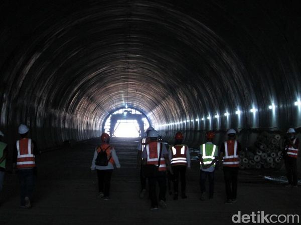 Top! Satu Terowongan Tol Cisumdawu Sudah Tembus Bukit