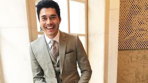 10 Alasan Henry Golding, Bintang Crazy Rich Asians Bikin Cewek Jatuh Hati