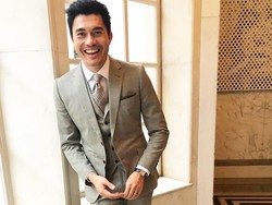 Henry Golding, dari Penata Rambut hingga Disebut Calon James Bond