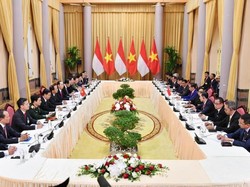 Temui Presiden Vietnam, Jokowi Minta Ekspor Mobil RI Dipermudah