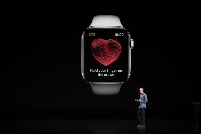 Apple Watch Series 4 meluncur usung desain baru. Foto: Reuters Apple Watch Series 4 meluncur usung desain baru. Foto: Reuters