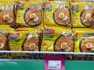 Kiat Tetap Sehat Meski Doyan Mie Instan Kekinian