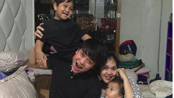 Potret Billy Syahputra dengan Anak-anak, Kebapakan Banget!