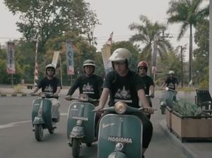 Saat Putra Sulung Jokowi Naik Vespa