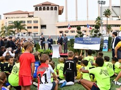 Stadion itu sendiri berjarak sangat dekat dengan markas AS Monaco, Stade Louis II dan berkapasitas sekitar 3.000 penonton. Ini adalah koleksi stadion kedua Deschamps, setelah namanya lebih dahulu dijadikan nama sebuah stadion di kampung halamannya di Bayonne. (Foto: Yann Coatsaliou/AFP Photo)