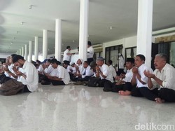 Ribuan Honorer Banyuwangi Protes Persyaratan Rekrutmen CPNS